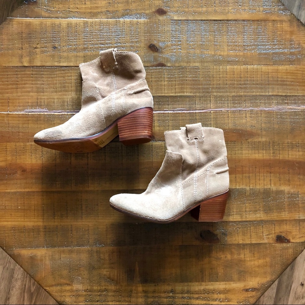 Vince Camuto brown booties size 9